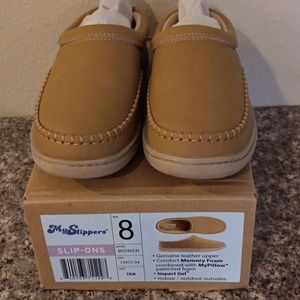 NEW My Pillow Slippers Slip On Tan Leather Memory Foam Women Size 8